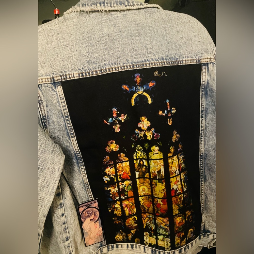 Brand New Forever 21 Jacket with design on back! Size small